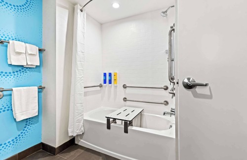Aloha Hotel | Tru By Hilton Aloha Beaverton