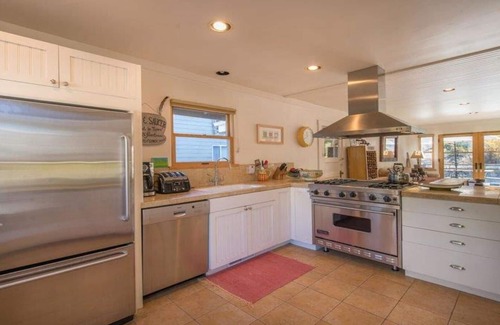 Downtown House | Truckee River Cottage