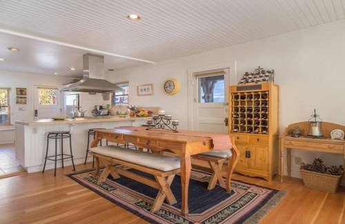 Downtown House | Truckee River Cottage