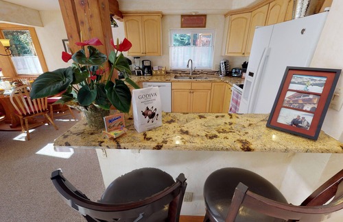 Vail House | True Bavarian Chalet-Lower Level with Private Hot-Tub ! amazing Mountain View’s