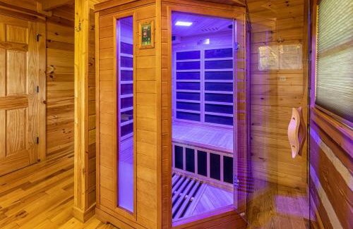 Gatlinburg - Pigeon Forge Ski Chalet | True Log Cabin With Stunning Views, Hot Tub, Sauna