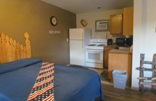 Central Colorado Springs Hotel | True North Motel