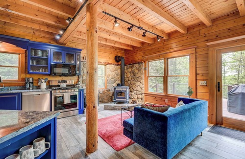 Jackson House | True Privacy in this updated Log Home close to everything to do in the MWV!
