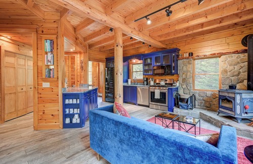 Jackson House | True Privacy in this updated Log Home close to everything to do in the MWV!