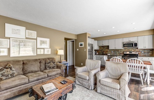 Four O'Clock Condo | True Ski in-Ski Out 1BR! Walk to the lift and ski back at the end of the day!