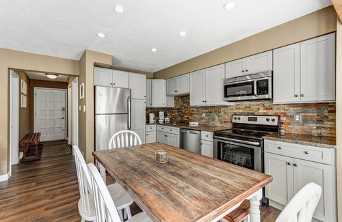 Four O'Clock Condo | True Ski in-Ski Out 1BR! Walk to the lift and ski back at the end of the day!