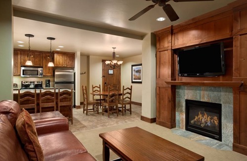 Breckenridge Condo | TRUE Ski In/Ski Out Luxury Master Suite Condo - Grand Lodge Peak 7 Resort A