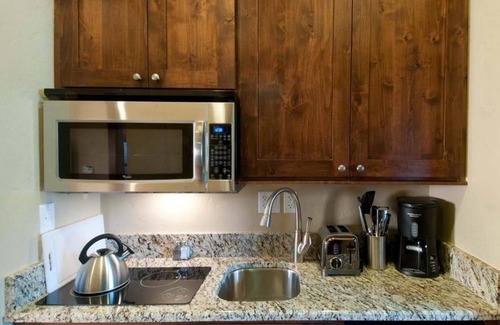 Breckenridge Condo | TRUE Ski In/Ski Out Luxury Suite Condo - Grand Lodge Peak 7 Resort, Hot Tub C