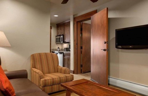 Breckenridge Condo | TRUE Ski In/Ski Out Luxury Suite Condo - Grand Lodge Peak 7 Resort, Hot Tub C