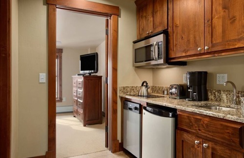 Breckenridge Condo | TRUE Ski In/Ski Out Luxury Suite Condo - Grand Lodge Peak 7 Resort, Hot Tub C