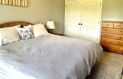 Ludlow Condo | True Ski-in/Ski-out 2-bd/2-ba Okemo Mountain Getaway. H Building First floor