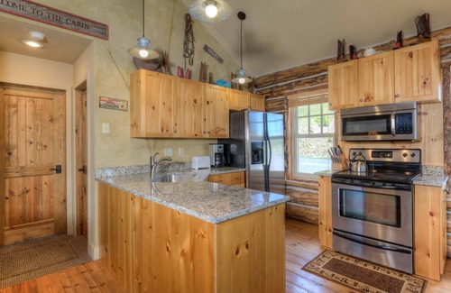 Big Sky Cabin | True Ski-in/ski-out - The Wrangler-Cowboy Heaven Cabin, Hot Tub, New Bathrooms