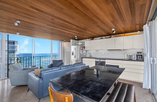Diamond Head - Kapahulu - St. Louis Apartment | True Top Floor Penthouse Residence with 360 Degree Views & A/C