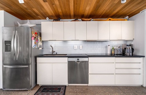 Diamond Head - Kapahulu - St. Louis Apartment | True Top Floor Penthouse Residence with 360 Degree Views & A/C