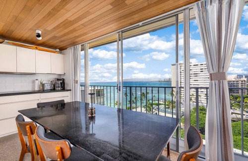 Diamond Head - Kapahulu - St. Louis Apartment | True Top Floor Penthouse Residence with 360 Degree Views & A/C