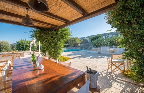 L'Assunta Villa | Trulli complex with luxurious infinity pool overlooking the sea
