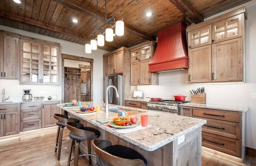 Island Park House | Trumpeter Swan Penthouse,1Br/1 1/2Ba,BBQ,Firepit,Lakeview,20m 2 YNP,Secluded,Deck-Beautiful Views