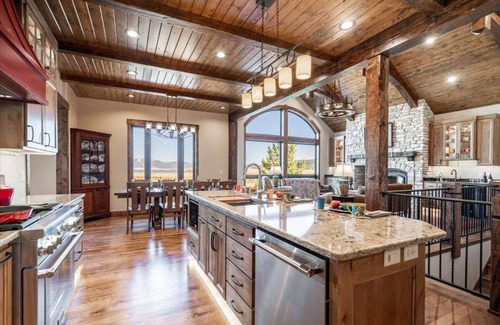 Island Park House | Trumpeter Swan Penthouse,1Br/1 1/2Ba,BBQ,Firepit,Lakeview,20m 2 YNP,Secluded,Deck-Beautiful Views