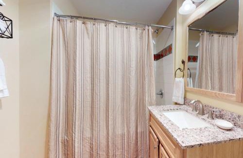 Copper Mountain Village Apartment | Tucker Mountain Lodge 321