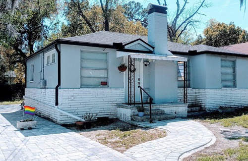 Brentwood House | Tullulah-North Shore Home near Jax Zoo 2BR/1BA Just 30-minutes from the beach!