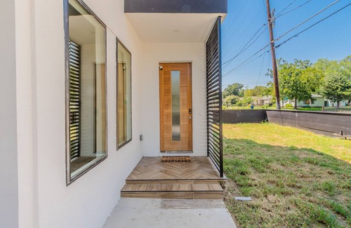 Cedar Crest House | Tulum in Dallas| 4BR Spacious Home| Parking+WI-FI