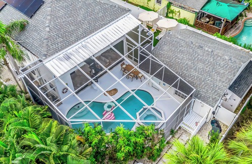 Bayshore House | Tulum Resort: Pool Hot Tub Cold Plunge Movie Room