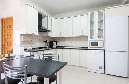 Toledo Apartment | TURISTholedo: SAPPHIRE. Spacious, cozy and comfortable. Maximum 8 people. Free WIFI