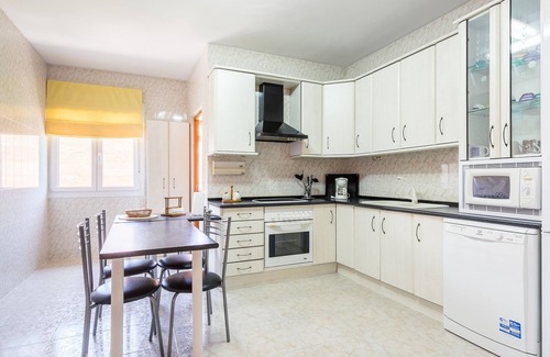 Toledo Apartment | TURISTholedo: SAPPHIRE. Spacious, cozy and comfortable. Maximum 8 people. Free WIFI