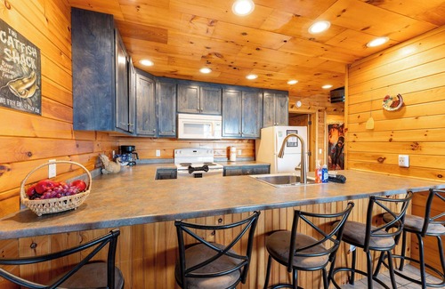 Bryant Cabin | Turkey Hallow cabin with a private hot tub!