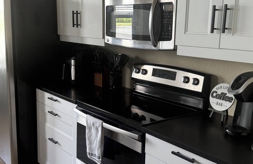 Braden River Condo | Turn-key 2-bedroom condo in gated community on golf course, 30 min to beach