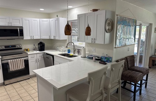 Saint James City House | Turn Key Island Getaway. Pine Island. 3/2. Dock-BoatLift.nFish,Golf,Boating