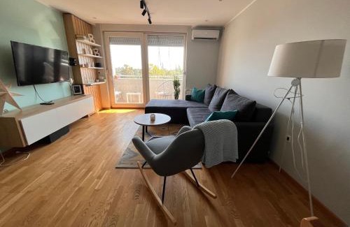 Novi Sad Apartment | Turquoise Apartment (Private Garage)