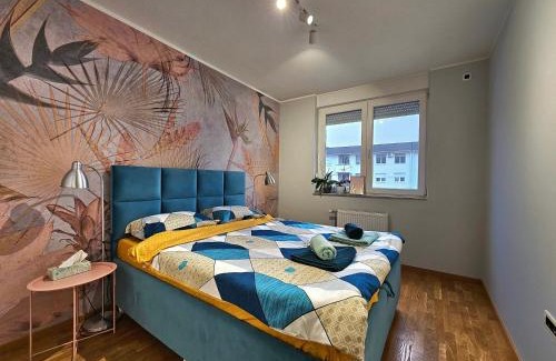 Novi Sad Apartment | Turquoise Apartment (Private Garage)