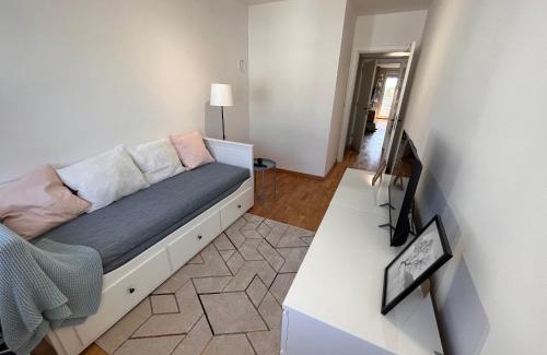 Novi Sad Apartment | Turquoise Apartment (Private Garage)
