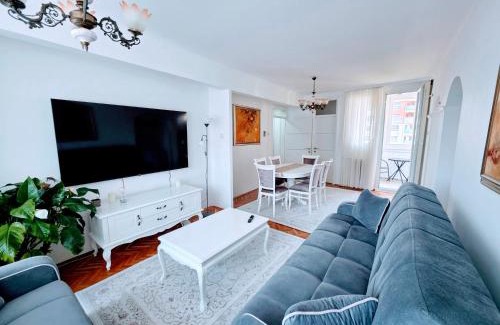Novi Pazar Apartment | Turquoise Sunny Apartment