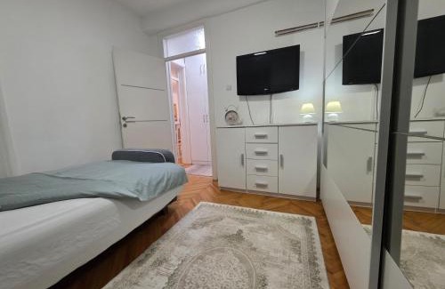 Novi Pazar Apartment | Turquoise Sunny Apartment