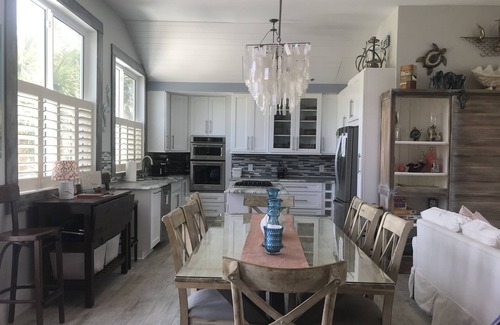Folly Beach House | Turtle Watch come hear the ocean sing!