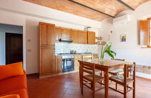 Peccioli House | Tuscan Farmhouse in Peccioli with Swimming Pool near Lakes