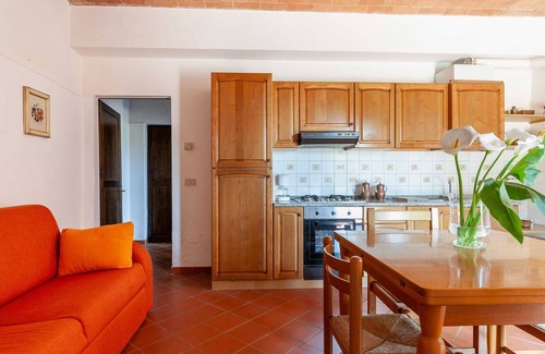 Peccioli House | Tuscan Farmhouse in Peccioli with Swimming Pool near Lakes