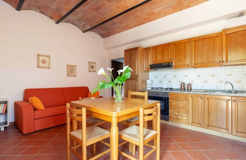 Peccioli House | Tuscan Farmhouse in Peccioli with Swimming Pool near Lakes