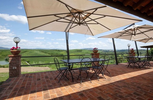 Peccioli House | Tuscan Farmhouse in Peccioli with Swimming Pool near Lakes