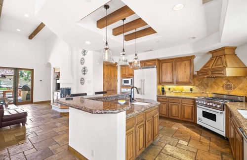 Chino Canyon House | 'Tuscany Retreat' Up close mountain views