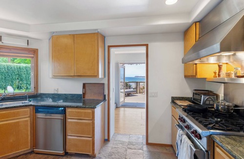 Solana Beach House | Tutu's Surf House - Views and beach access: one of a kind!