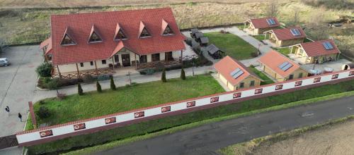 Tuzser House | Tuzséri Pálinka Tanya