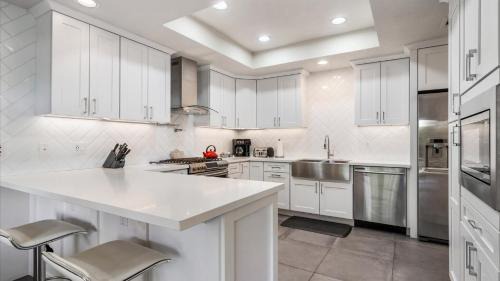 La Quinta House | TV202 Modern 2 Bedroom Tennis Villa at LQ Resort