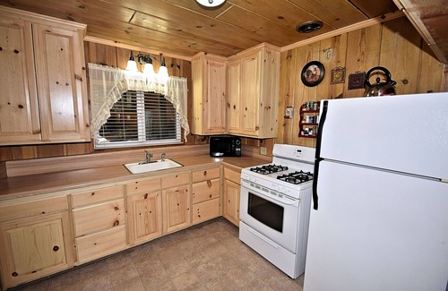 Twain Harte Cabin | Twain Harte Vacation Rentals - Lake Member, Free WIFI, HD TV, Walk To Town/Lake