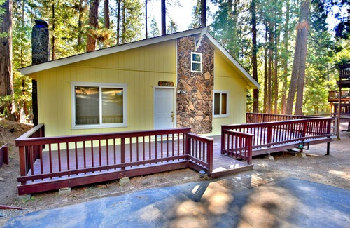 Twain Harte Cabin | Twain Harte Vacation Rentals - Lake Member, Free WIFI, HD TV, Walk To Town/Lake