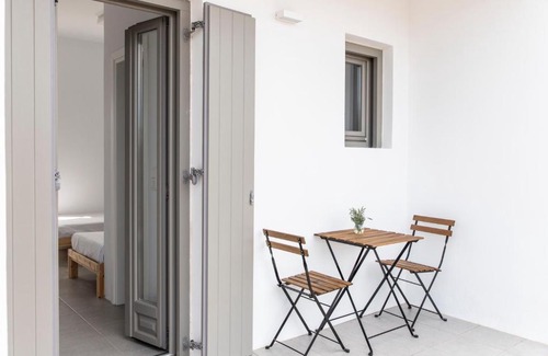 Naousa Hotel | TWELVE PLUS+
