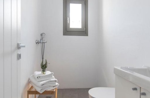 Naousa Hotel | TWELVE PLUS+