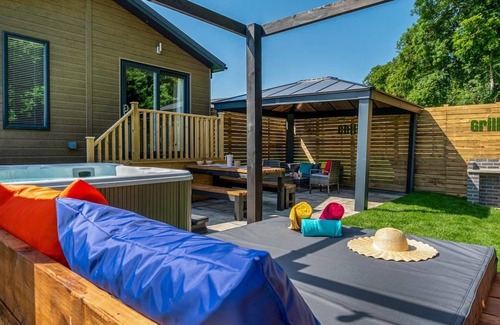 Raywell Ski Chalet | Twilight Spa (Pet Garden)